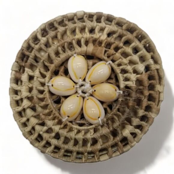 Coasters Rattan Straw Cowrie Shelled Round Box Basket 4 Set Coffee Drinks - Picture 3 of 8